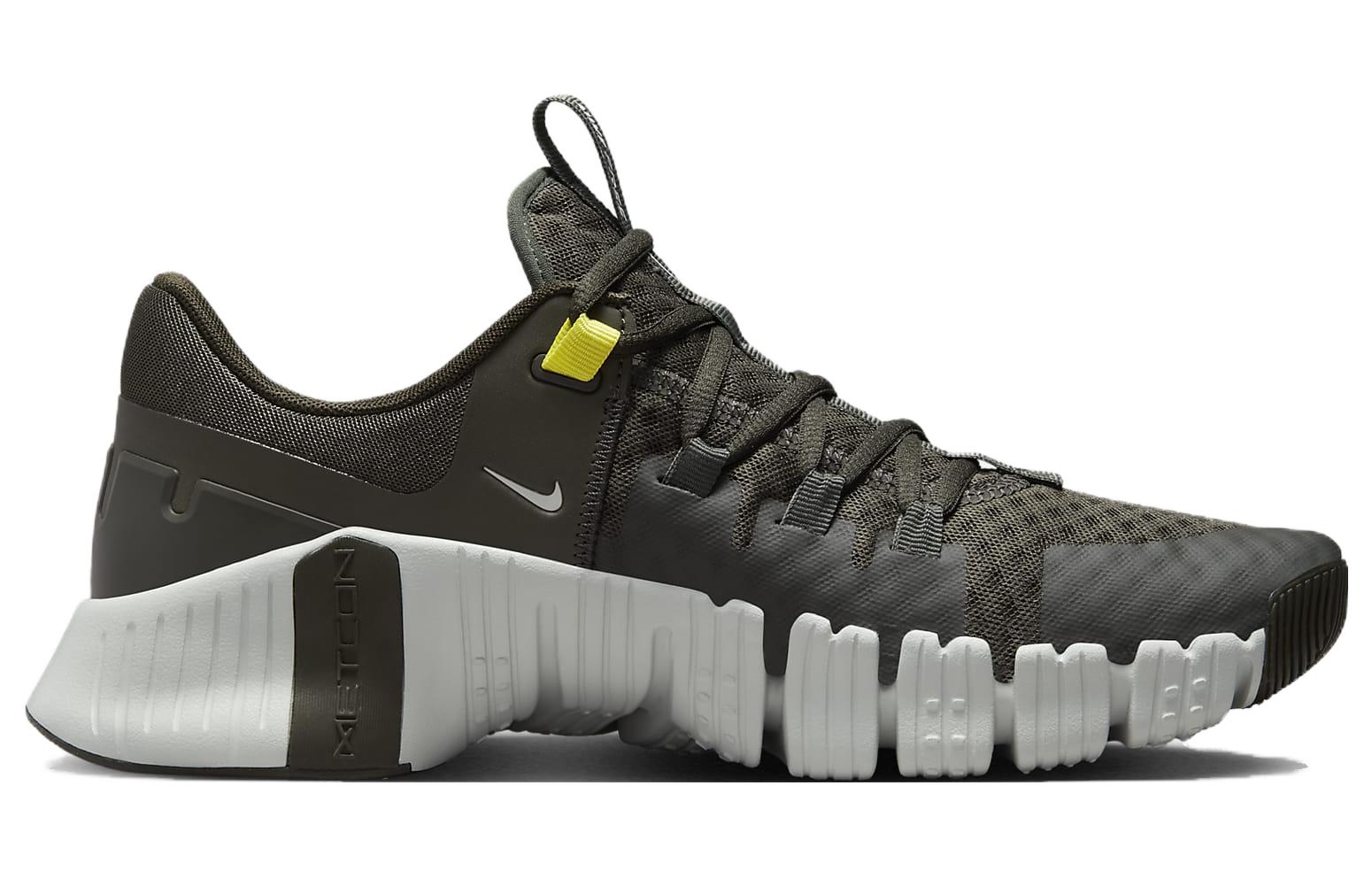 Lookbook Nike Free Metcon 5 '紅杉高壓' DV3949-300