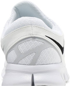 Nike Free Run 2 'Putih Hitam' DH8853-100 Sizing Nike Free Run 2 'Putih Hitam' DH8853-100