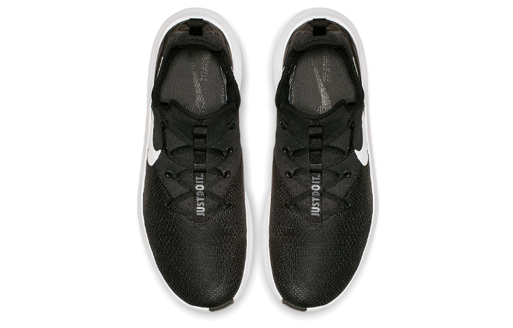 Shop Nike Free TR 8 黑白色
