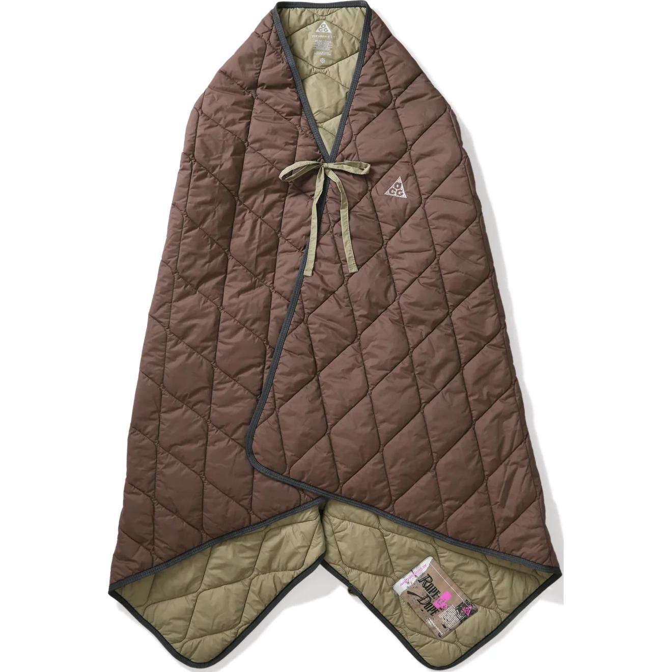 Lookbook Nike FW22  Quilted Cape Coat Olive Green Solid Color Lace-Up Design DR4773-004