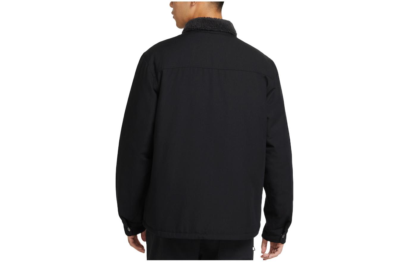 Lookbook Nike FW22 黑色戶外休閒標誌外套搭配純色翻領設計 DQ6329-010