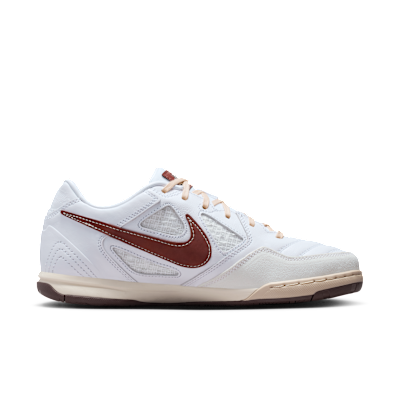 Lookbook Nike Gato Blanco/Perla Suave/Gris Humo Oscuro/Marrón Oscuro IM6669-120