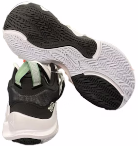 ナイキ ズーム フリーク イモータリティ 2 EP 白黒 DM0826-101 Purchase ナイキ ズーム フリーク イモータリティ 2 EP 白黒 DM0826-101