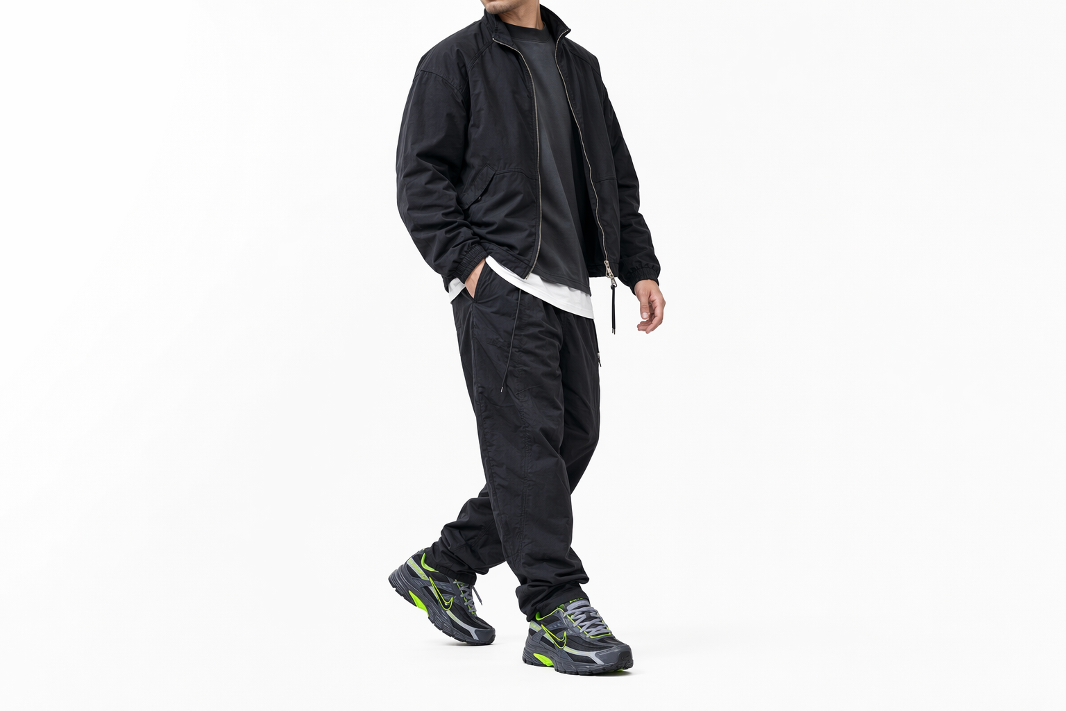 Order Nike Initiator 'Hitam Abu-abu' 394055-023