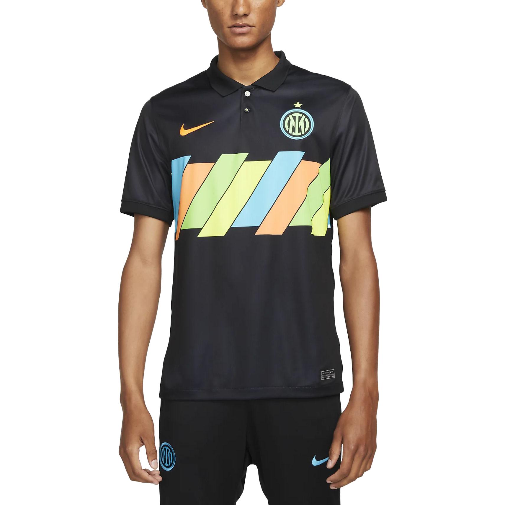 Lookbook Camiseta Nike Inter de Milán Estadio Hombre Negra con Diseño de Logo Colorblock DB5899-011
