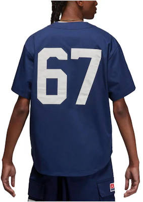 Nike Jordan x 霍华德大學 男款藍色V領棒球外套 FJ9331-419 Lookbook Nike Jordan x 霍华德大學 男款藍色V領棒球外套 FJ9331-419