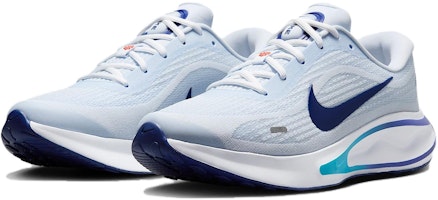 耐克Journey Run“足球灰铝” FN0228-005 Lookbook 耐克Journey Run“足球灰铝” FN0228-005