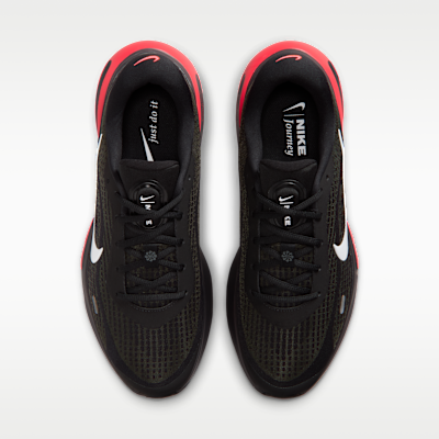 Shop 耐克Journey Run 黑/深烟灰/红轨道/白 FN0228-013