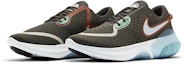 Lookbook Nike Joyride Dual Run 'Newsprint' dalam Warna Kelabu-Hitam. CZ8697-006