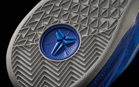 Nike Kobe 8 Resplandor Azul 555035-400 Sizing Nike Kobe 8 Resplandor Azul 555035-400