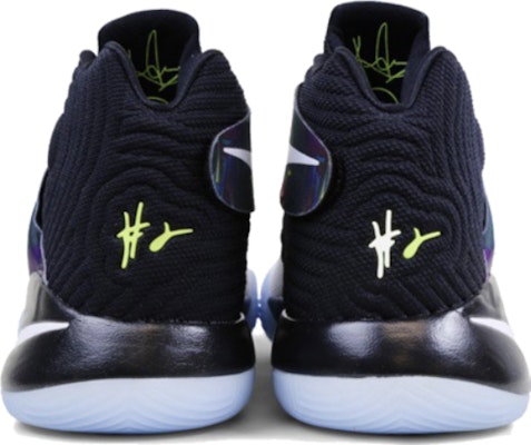 나이키 카이리 2 '챔피언 퍼레이드' (Nike Kyrie 2 'Champion Parade') 819583-110 Shop 나이키 카이리 2 '챔피언 퍼레이드' (Nike Kyrie 2 'Champion Parade') 819583-110