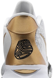 耐克 Kyrie 7 '戒指' CQ9326-101 Sizing 耐克 Kyrie 7 '戒指' CQ9326-101