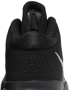 나이키 카이리 플라이트랩 4 '블랙 메탈릭 골드' CT1972-005 Sizing 나이키 카이리 플라이트랩 4 '블랙 메탈릭 골드' CT1972-005