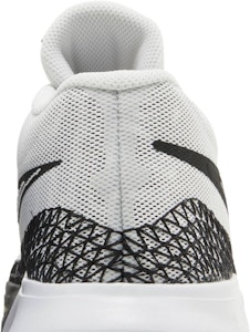 Nike Kyrie Flytrap 6 'Putih Hitam' DM1125-101 Sizing Nike Kyrie Flytrap 6 'Putih Hitam' DM1125-101