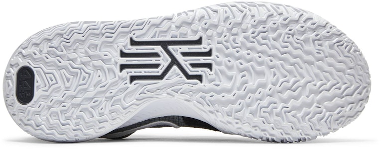 Nike Kyrie Low 4 TB 'Hitam Putih' DA7803-001 Shop Nike Kyrie Low 4 TB 'Hitam Putih' DA7803-001