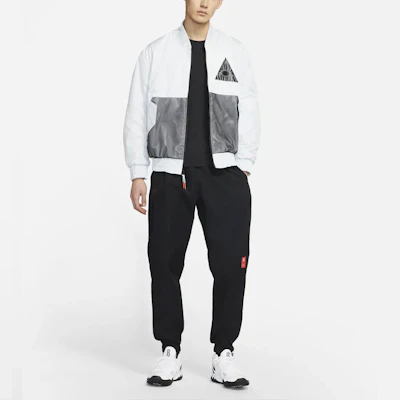 Chaqueta de Baloncesto Nike Kyrie Winter Gold Blanco con Diseño de Malla. CK6671-043 Purchase Chaqueta de Baloncesto Nike Kyrie Winter Gold Blanco con Diseño de Malla. CK6671-043