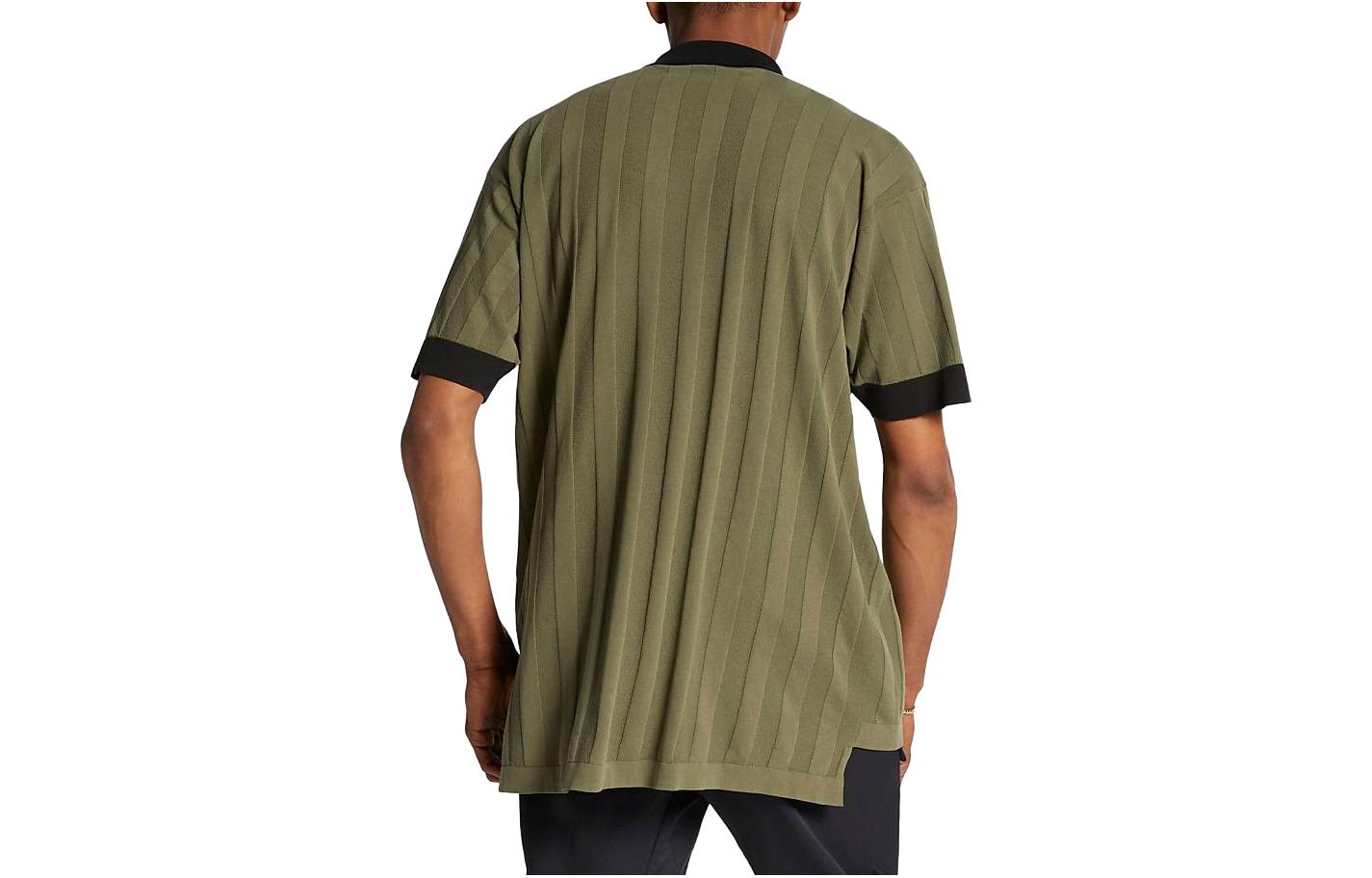 Lookbook Nike Lab 意大利制造橄榄绿条纹宽松休闲T恤。 BV0974-222