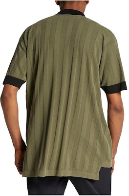 Nike Lab 意大利制造橄榄绿条纹宽松休闲T恤。 BV0974-222 Lookbook Nike Lab 意大利制造橄榄绿条纹宽松休闲T恤。 BV0974-222