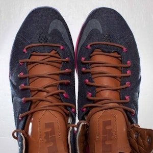 Nike LeBron 10 EXT Denim QS 'Denim' Pria Sneaker Denim 597806-400 1