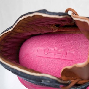 Nike LeBron 10 EXT Denim QS 'Denim' Pria Sneaker Denim 597806-400 2