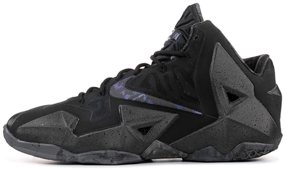 le-bron-11-blackout