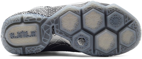 Nike LeBron 12 'BHM' 2015 Sepatu Basket Pria Indonesia 718825-001 Shop Nike LeBron 12 'BHM' 2015 Sepatu Basket Pria Indonesia 718825-001