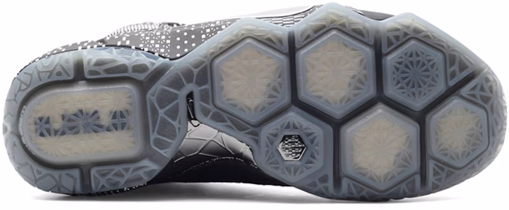 Nike LeBron 12 'BHM' 2015 Sepatu Basket Pria Indonesia 718825-001 Shop Nike LeBron 12 'BHM' 2015 Sepatu Basket Pria Indonesia 718825-001