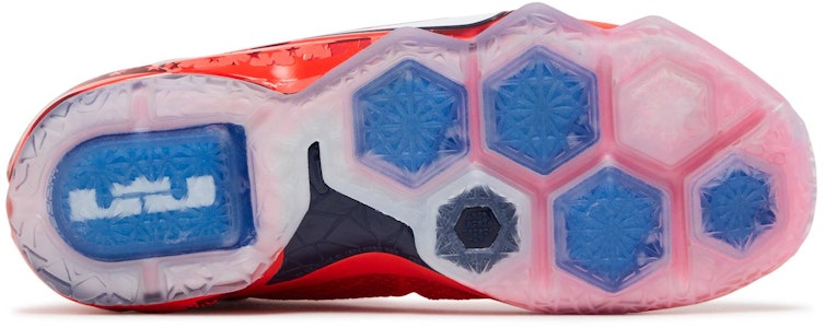 耐克詹姆斯12代“美国队”篮球鞋 684593-616 Shop 耐克詹姆斯12代“美国队”篮球鞋 684593-616