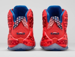 Nike LeBron 12 'Amerika Serikat' 684593-616 1