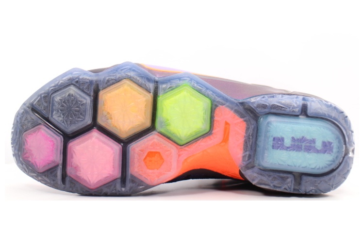 Shop 耐克 勒布朗12 EP '直觉'篮球鞋 707781-583