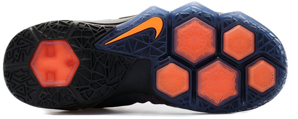 耐克勒布朗12低帮“空气马斯95” 812560-081 Shop 耐克勒布朗12低帮“空气马斯95” 812560-081