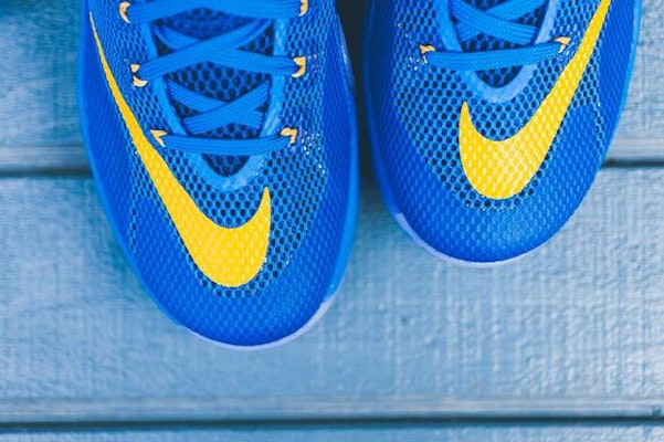 Nike 勒布朗 12 Low 'Entourage' 724557-484 3