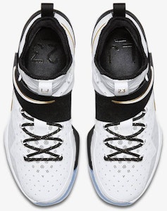 나이키 르브론 14 'BHM' 2017 (40 characters) 860634-100 Lookbook 나이키 르브론 14 'BHM' 2017 (40 characters) 860634-100