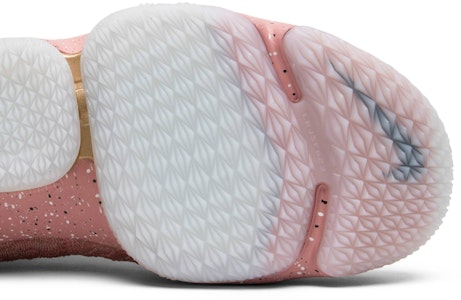 Nike LeBron 15 'Hollywood' Sepatu Basket 897650-600 Purchase Nike LeBron 15 'Hollywood' Sepatu Basket 897650-600