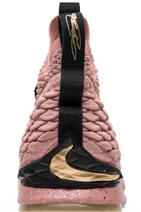 Nike LeBron 15 'Hollywood' Sepatu Basket 897650-600 Sizing Nike LeBron 15 'Hollywood' Sepatu Basket 897650-600