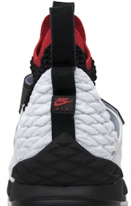 Nike LeBron 15 Diamond Turf Sepatu Basket AO9144-100 Sizing Nike LeBron 15 Diamond Turf Sepatu Basket AO9144-100