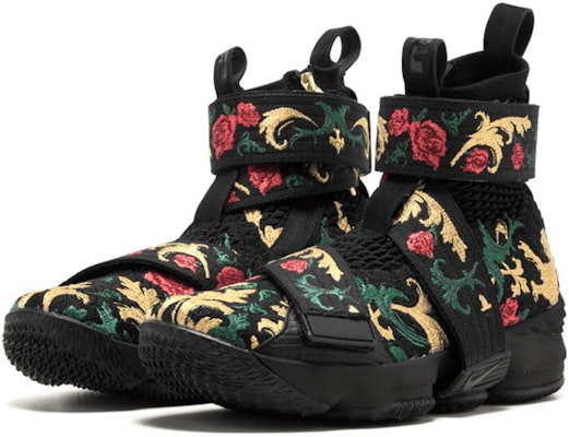 Nike LeBron 15 Lifestyle 'King's Crown' Sepatu Sneakers Pria Terbaru AO1068-001 Order Nike LeBron 15 Lifestyle 'King's Crown' Sepatu Sneakers Pria Terbaru AO1068-001