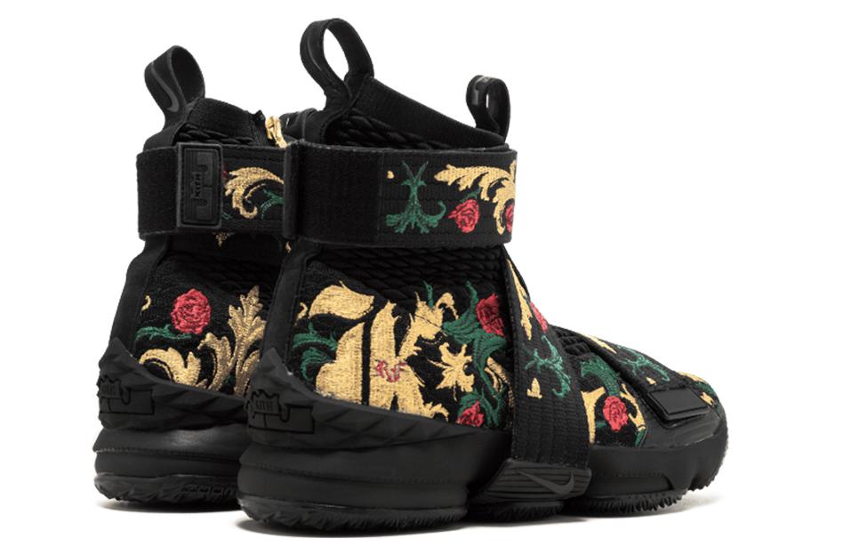 Lookbook レブロン15 ライフスタイル "キングス・クラウン" AO1068-001