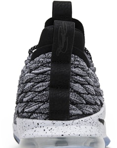 Nike LeBron 15 Low Cenizas AO1755-002 Sizing Nike LeBron 15 Low Cenizas AO1755-002