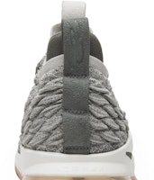 レブロン15 ロー ライトボーン AO1755-003 Sizing レブロン15 ロー ライトボーン AO1755-003