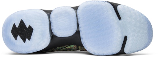 耐克勒布朗15彩色款 897648-901 Shop 耐克勒布朗15彩色款 897648-901