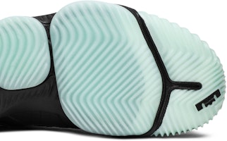 耐吉 勒布朗 16號 發光 CD2451-001 Purchase 耐吉 勒布朗 16號 發光 CD2451-001