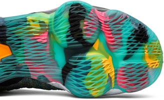 耐克 LeBron 17 'I Promise' 运动鞋 CD5052-300 Purchase 耐克 LeBron 17 'I Promise' 运动鞋 CD5052-300