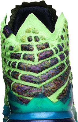 Nike LeBron 17 'Mr. Swackhammer' CV8075-300 Sizing Nike LeBron 17 'Mr. Swackhammer' CV8075-300