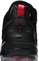 Nike LeBron 18 '黑色大學紅' CQ9283-001 Sizing Nike LeBron 18 '黑色大學紅' CQ9283-001