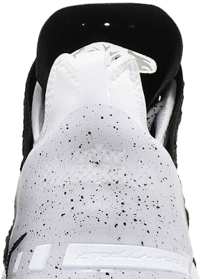 나이키 르브론 18 '블랙 화이트 검' ️ CQ9283-007 Sizing 나이키 르브론 18 '블랙 화이트 검' ️ CQ9283-007