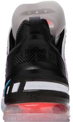 Nike LeBron 18 'Graffiti' CQ9283-900 Sizing Nike LeBron 18 'Graffiti' CQ9283-900