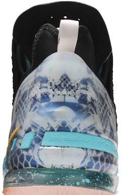 Nike Lebron 18 反射 中筒 籃球鞋 男女皆宜 黑紫 國外版 Sizing Nike Lebron 18 反射 中筒 籃球鞋 男女皆宜 黑紫 國外版