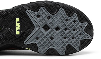 Nike LeBron 18 Low 'Air Max 95 Greedy' Zapatillas Deportivas. CV7562-100 Purchase Nike LeBron 18 Low 'Air Max 95 Greedy' Zapatillas Deportivas. CV7562-100