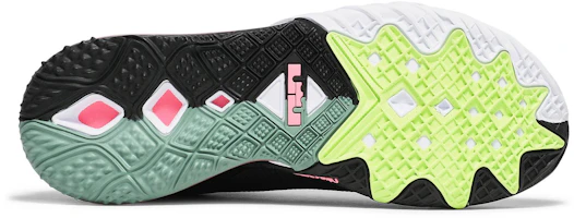 Shop 耐吉 LeBron 18 Low '兔巴哥 vs 火星人馬文 太空大灌籃' CV7562-005/CV7564-005